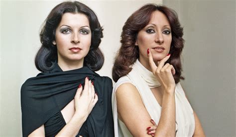 las bacaras cantantes|duo baccara.